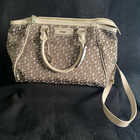 *NWT* DKNY Handle Adjustable Shoulder/Crossbody Purse/Bag - Picture 1 of 12